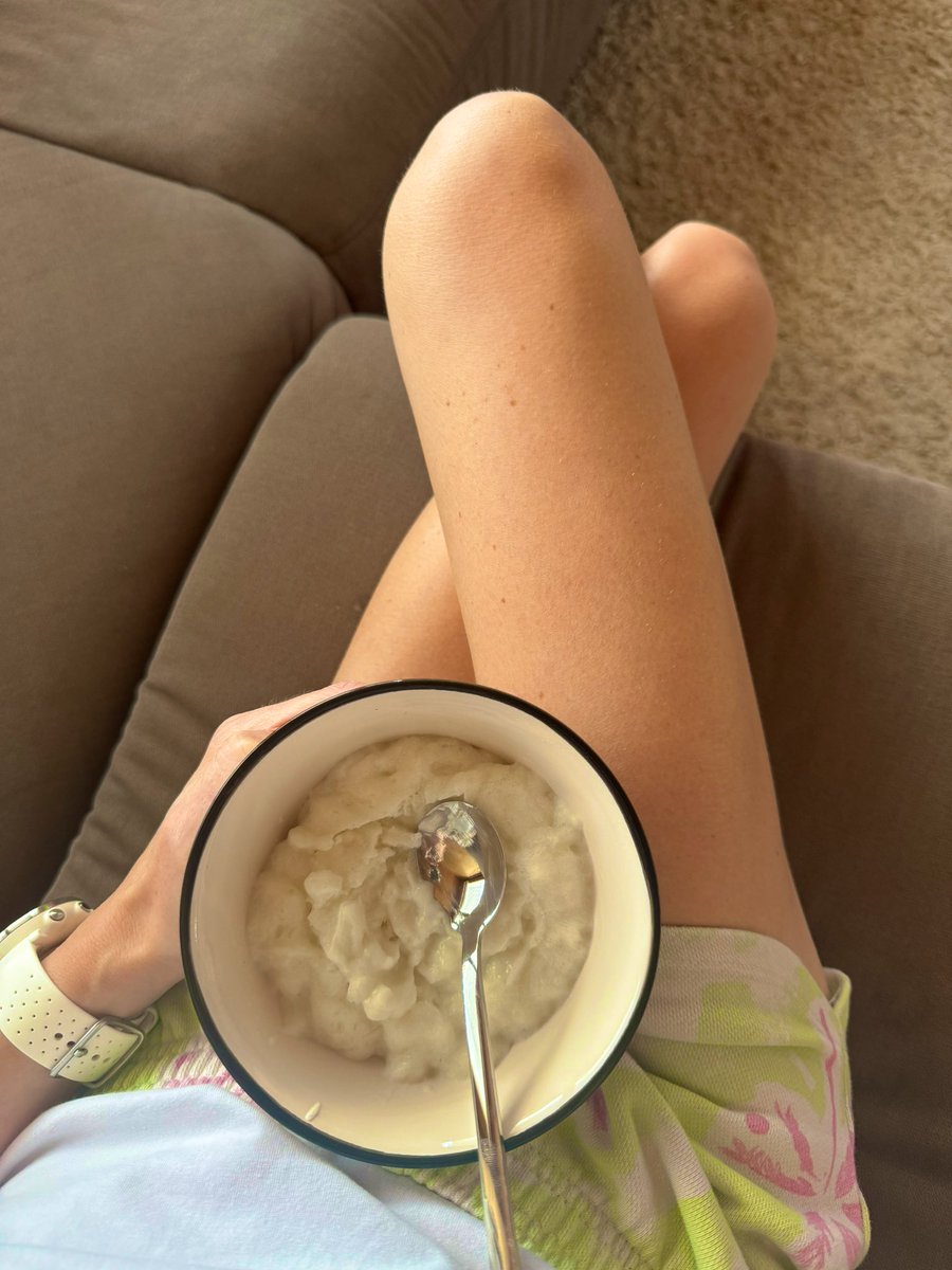alison_89's tweet photo. Snacking on my 42 calories vanilla ice cream. Really good 🍨
#edtwt #lowcalrecipes #weightloss https://t.co/GWbt848zOt
