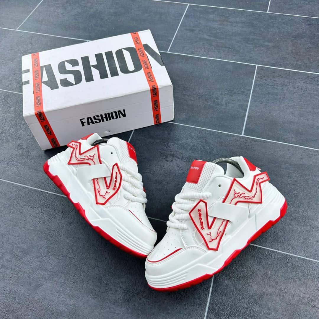 SmartestFit's tweet photo. 38k naira. 
Size 40 - 45 https://t.co/VZGVkXWoVX