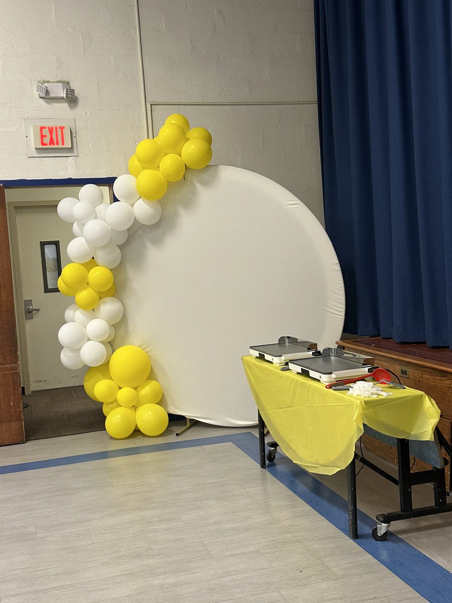 welker_cynthia's tweet photo. Woodside staff enjoyed a pancake breakfast made by some of our very own! Different toppings and gluten free choices were enjoyed by all! https://t.co/RaKsRm9QFZ