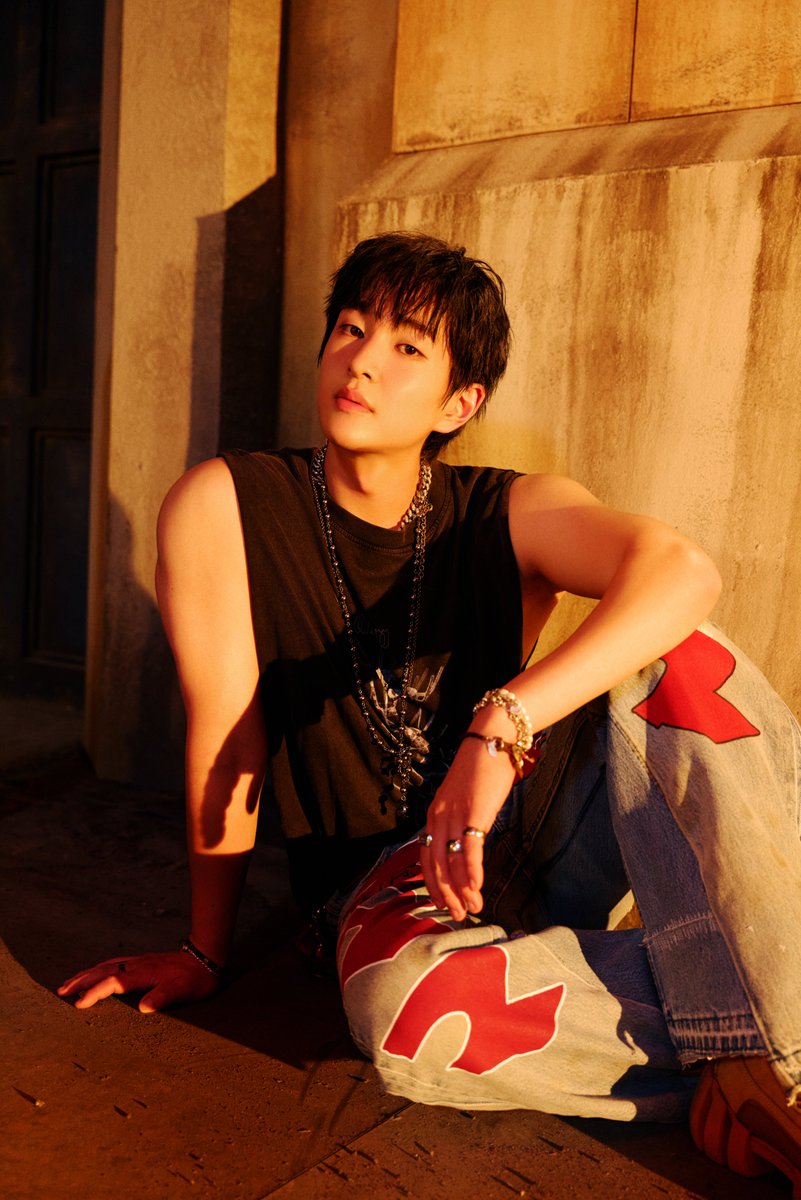 ONEW_GRIFFIN's tweet photo. ONEW 3RD EP [FLOW] M/V Photo beat ver.

2024.09.03 6PM KST

#온유 #ONEW
#FLOW #ONEW_FLOW
#매력 #매력_beatdrum #온유_매력_beatdrum https://t.co/r71bFfxOpZ