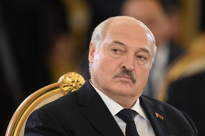 THEFLOWER008's tweet photo. 🇧🇾- Loukachenko a déclaré qu'il n'avait pas donné et ne donnerait aucun ordre à l'armée pour combattre en dehors de la Biélorussie  « Nous nous battrons seulement s’ils viennent à nous avec de mauvaises intentions. » https://t.co/4ecLf2BEXs
