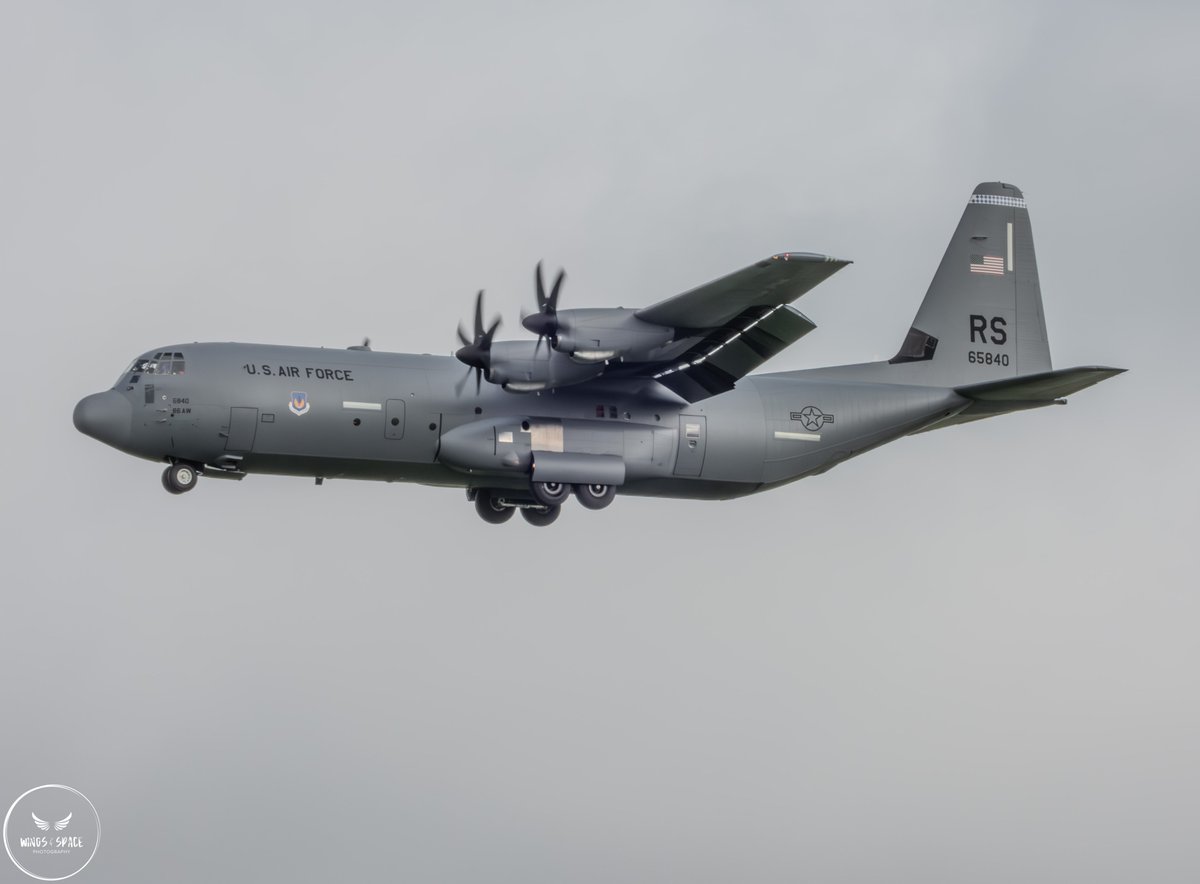 TheSnoopySnoop's tweet photo. 6th Herc arrival to Belfast today (I missed the first two).
C-130J-30 #AE5DFC 16-5840 from Dyess, assumed 317th AW
Still in it's old RS Ramstein 86th AW markings. Dyess/Halifax/St. John's and gas'n go to Ramstein
#avgeek #planespotting @DyessAFBase @AirNatlGuard https://t.co/ahAwQZRhcX