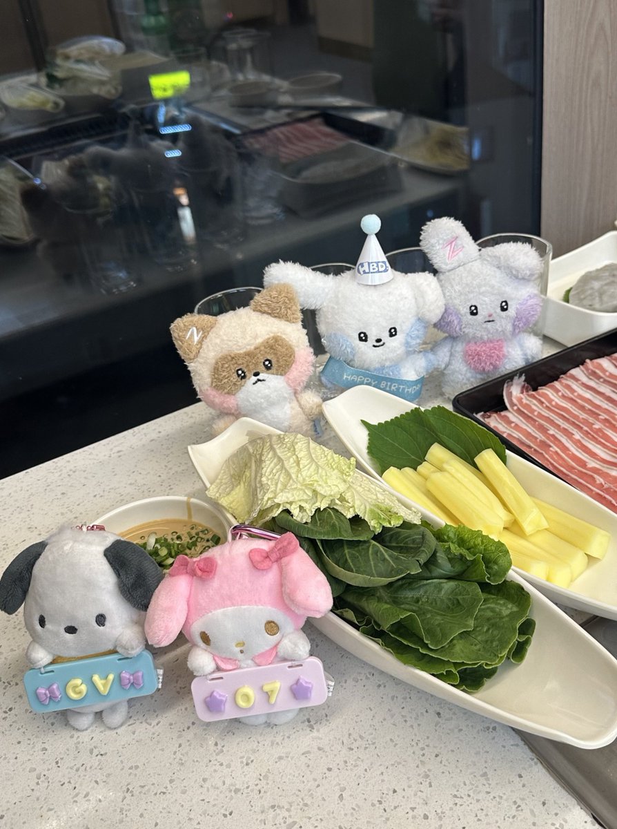 똥강아지 생일파티🥳
얘두라 고마어어어(다윤이ver.)

#HAPPYGYUVINDAY
#온우주가말해_규빈아_생일축하해
#RadiantAugustWithGyuvin