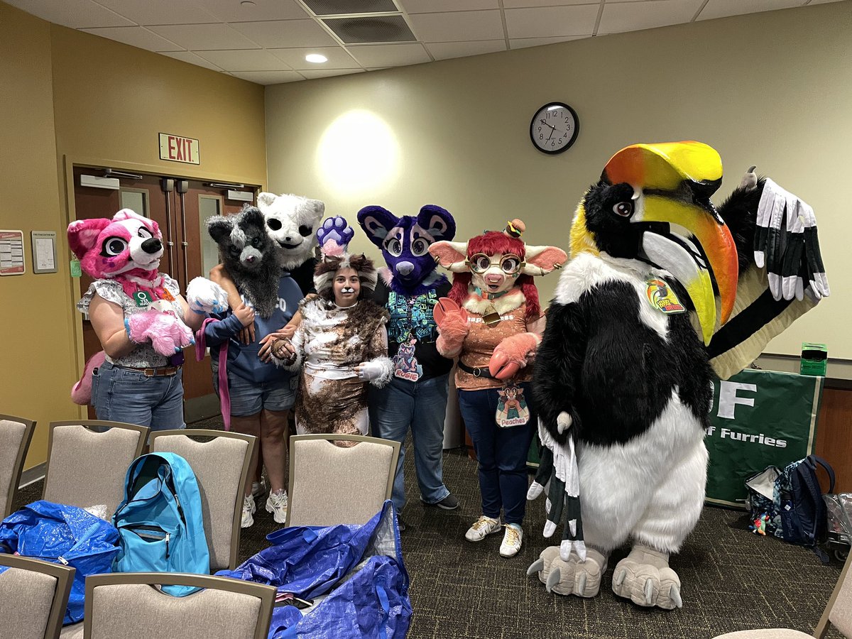 Pre MegaPlex furmeet with <a href="/usffloof/">USF FLOOF</a> 💚💛 Love my Alma Mater