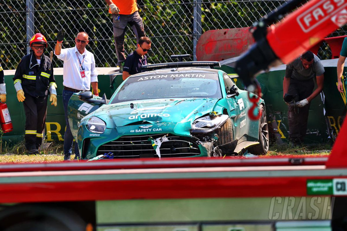 Actuu_Sport's tweet image. Images insolites à Monza où la SC se crash pendant les tests 😅 #ItalianGP #notSC