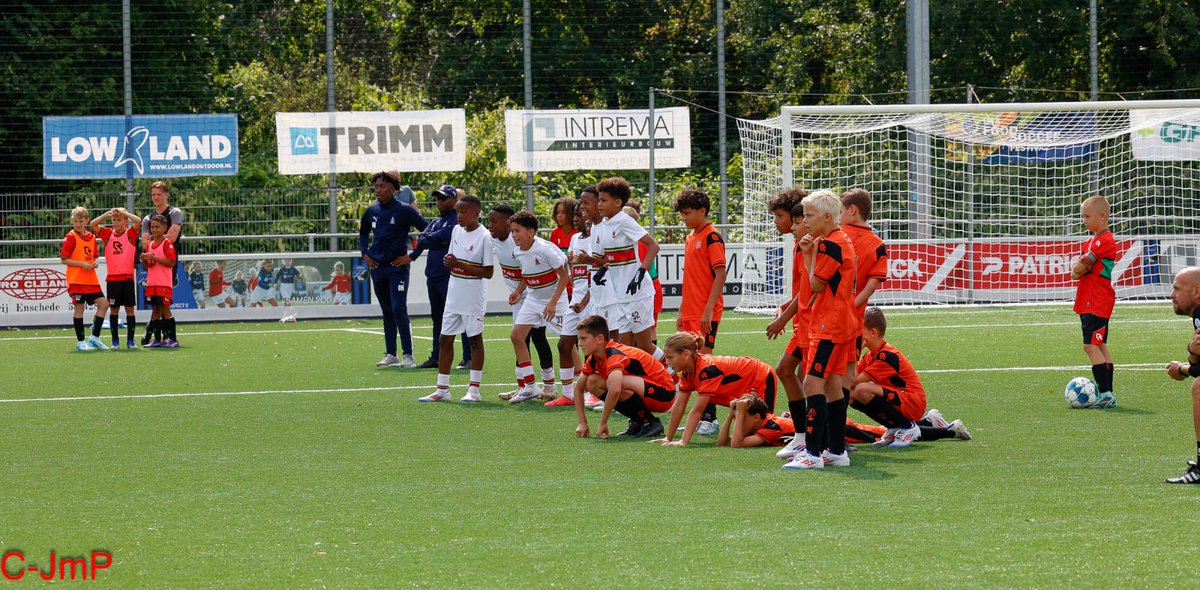 AmaTuks's tweet photo. 🇿🇦 Our #TuksFootball Juniors are flying the South African flag very high out in the Netherlands at the Vogido tournament

The u12's finished in 4th position out of 16 teams. The u15's finished 9th. 

#teamtuks
#stripegeneration🔵🔴⚪ 
#elevatetogreatness🌟 https://t.co/HmaP65lvdg