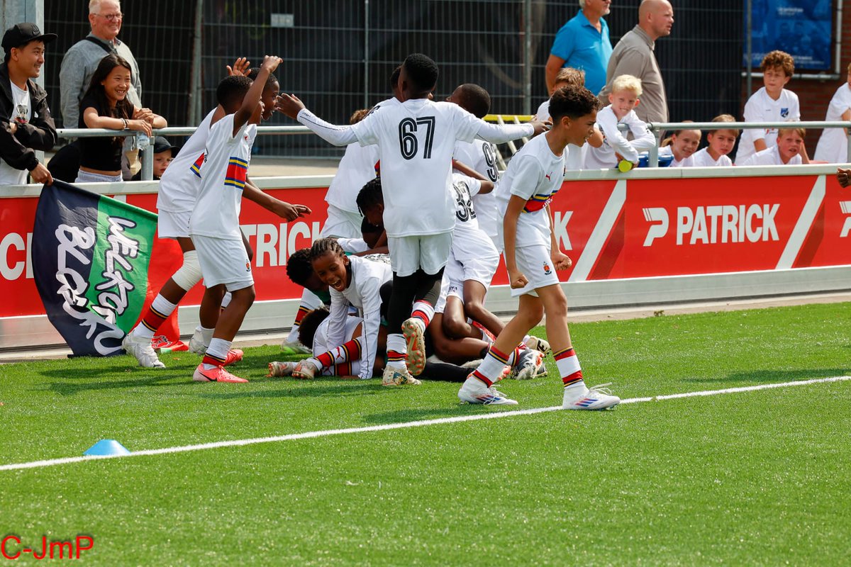 AmaTuks's tweet photo. 🇿🇦 Our #TuksFootball Juniors are flying the South African flag very high out in the Netherlands at the Vogido tournament

The u12's finished in 4th position out of 16 teams. The u15's finished 9th. 

#teamtuks
#stripegeneration🔵🔴⚪ 
#elevatetogreatness🌟 https://t.co/HmaP65lvdg