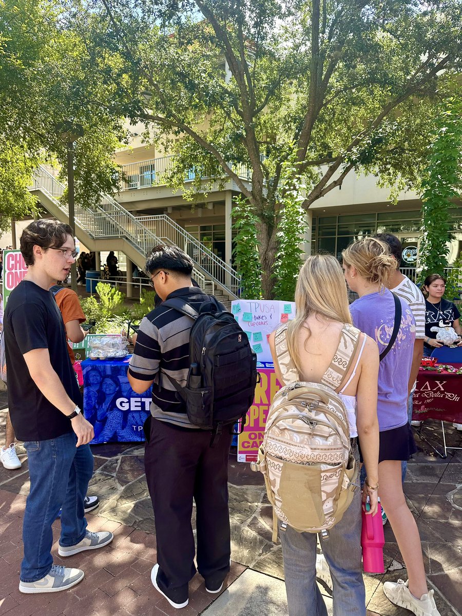 PrincessPatri0t's tweet photo. ๐คฉdouble the org fairs-double the fun๐คฉ
๐ฅฐalways have a blast with UTSA & Schreinerโs #TPUSA chapters
#getininvolved #socialismsucks #utsa #schreiner #orgfair
@tpusastudents @TPUSA https://t.co/Z1sn37TL9B