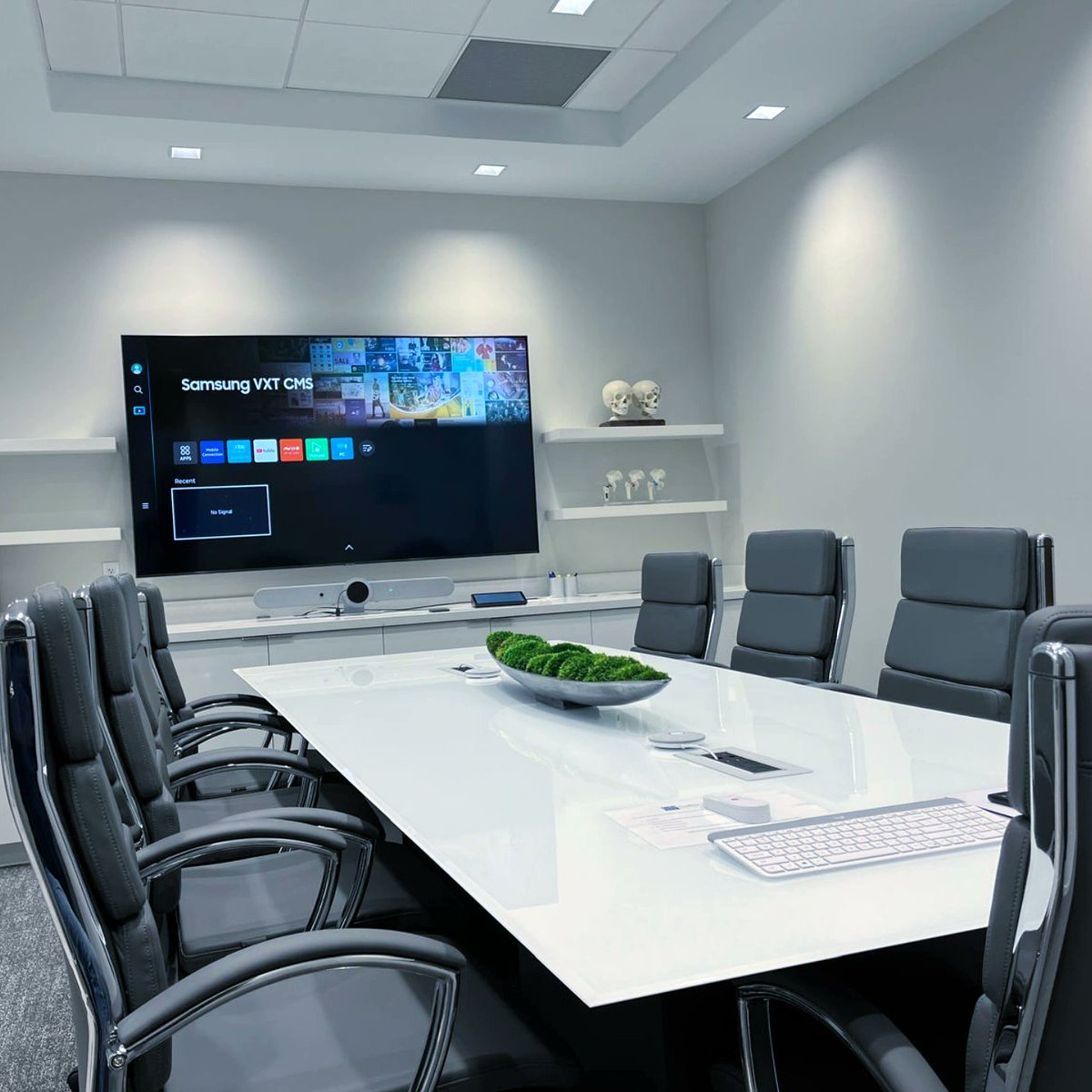 AudioVisualFLA's tweet photo. Logitech Rally System Installation with 2 mic pods 🚛 🤓

#audiovisual #installers #conferenceroom #logitech #avintegrators #avcontractor https://t.co/ijOEljXUVb