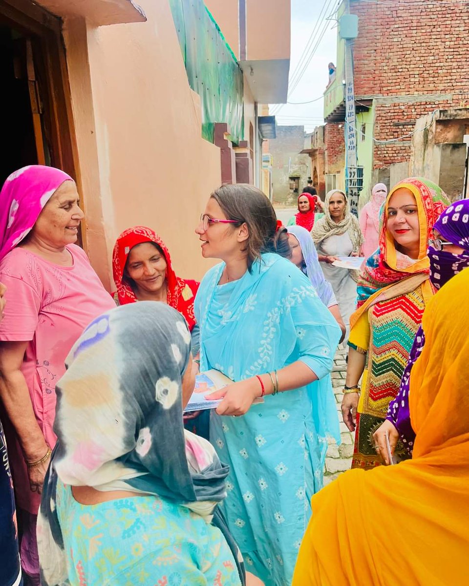 imharshchhikara's tweet photo. गाँव दुभेटा में जनसंपर्क कार्यक्रम के दौरान प्यार और आशीर्वाद प्राप्त करती #माही_छिकारा 
#harshchhikara 
#mahichhikara 
@imharshchhikara https://t.co/5npYI2ugnM