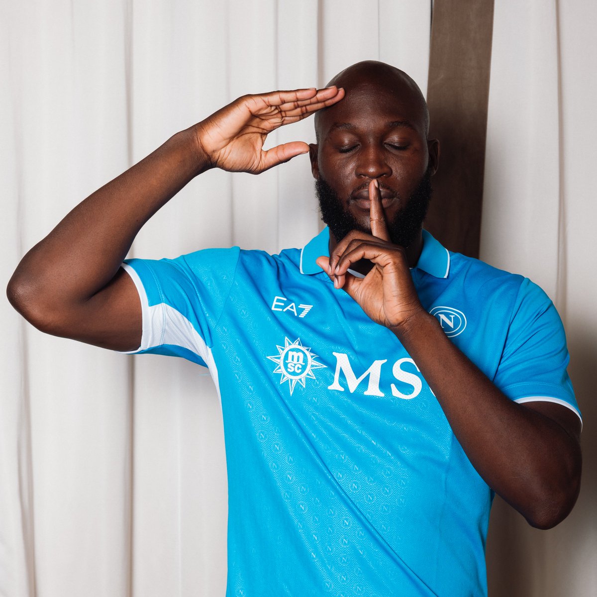 sscnapoli_br's tweet photo. 🫡🤫

💙 #ProudToBeNapoli | #ForzaNapoliSempre | #WelcomeLukaku https://t.co/Wtyz6kZCC0