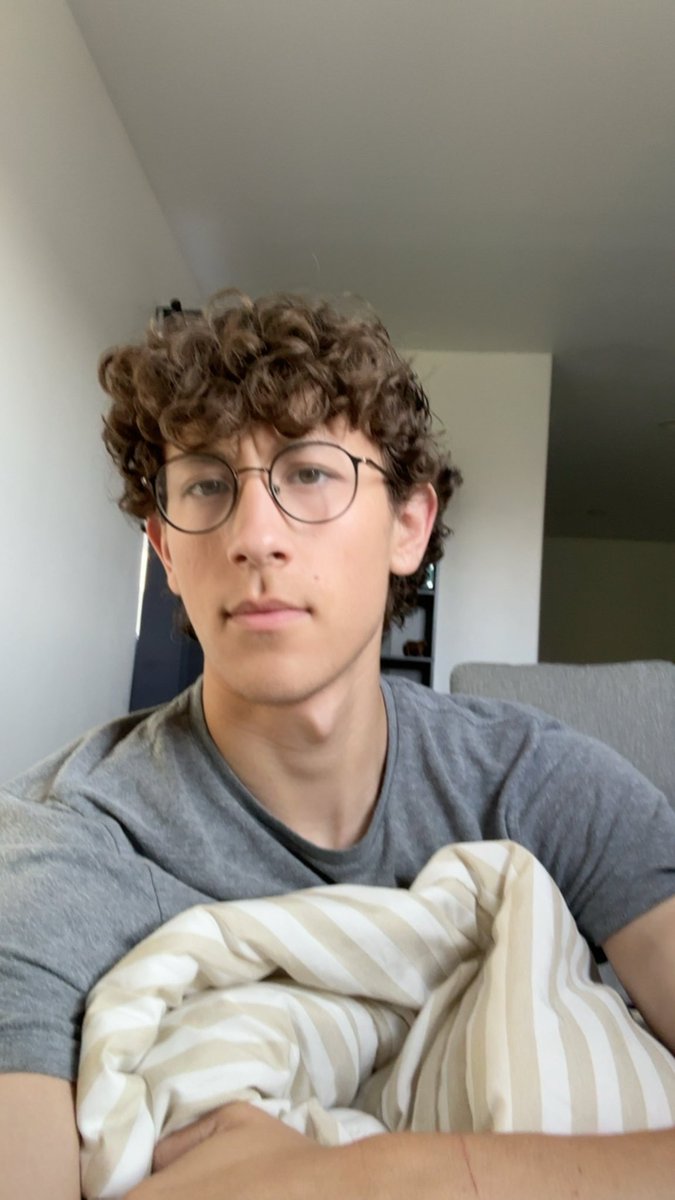 Sunnyypt1's tweet image. Guess who just slept on the floor.. alone 🧍🏼‍♂️😪