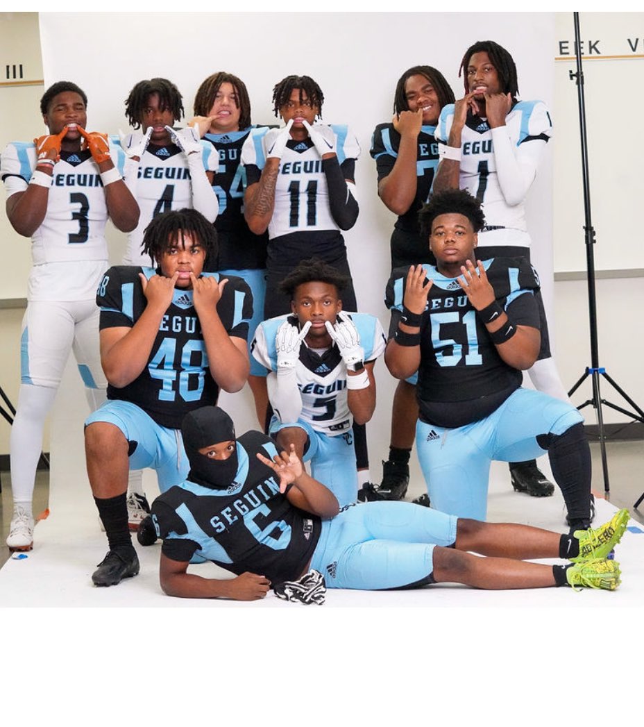 Them 2-5's gone be live tonight. Love 🖤 to all the Senior Cougs 🐾. We doing it for y'all tonight!! #SackChaserz 💰🏃🏽‍♂️#SeguinFootball 🏈