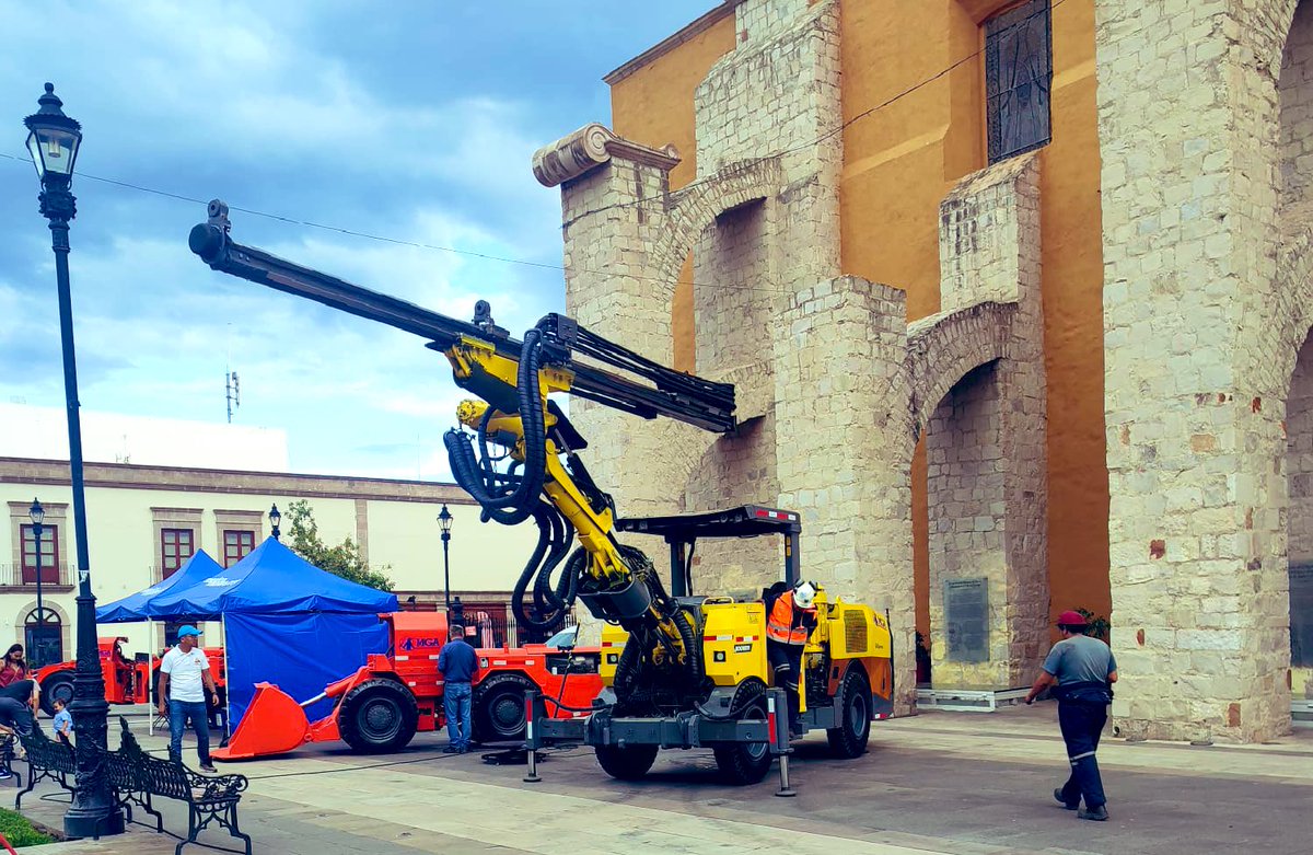 MgaContratista's tweet photo. ✅ Ya estamos listos para recibirlos y puedan apreciar un poco de los equipos que utilizamos dentro de la  minería.⚒️

📸Podrás tomarte fotos y observar este maravilloso mundo !!! 🌎⛏️ https://t.co/7emm8A4rhb