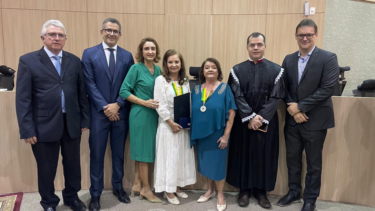 mpcpiaui's tweet photo. Servidoras do MPC-PI são condecoradas com Outorga da Medalha do Mérito do TCE-PI

Confira a matéria no link: 
https://t.co/cp3K3sQ3gm https://t.co/iHyDykAU0d