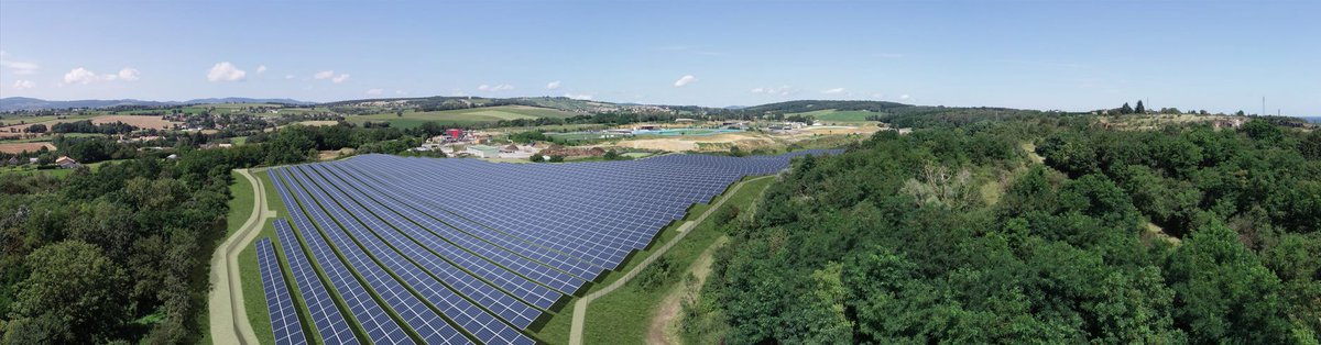 SerenySun's tweet photo. À Mâcon, @SerenySun et la @SMEGmonaco, partenaires d'une grande opération d’#autoconsommationcollective, proposent aux acteurs locaux une énergie verte à tarif maîtrisé. 💚
🌱 Centrale photovoltaïque de 5,14 hectares
⚡ 1 MWc dédié à cette #communautedenergie
Plus d'infos 👇 https://t.co/wnzdCaxIDb