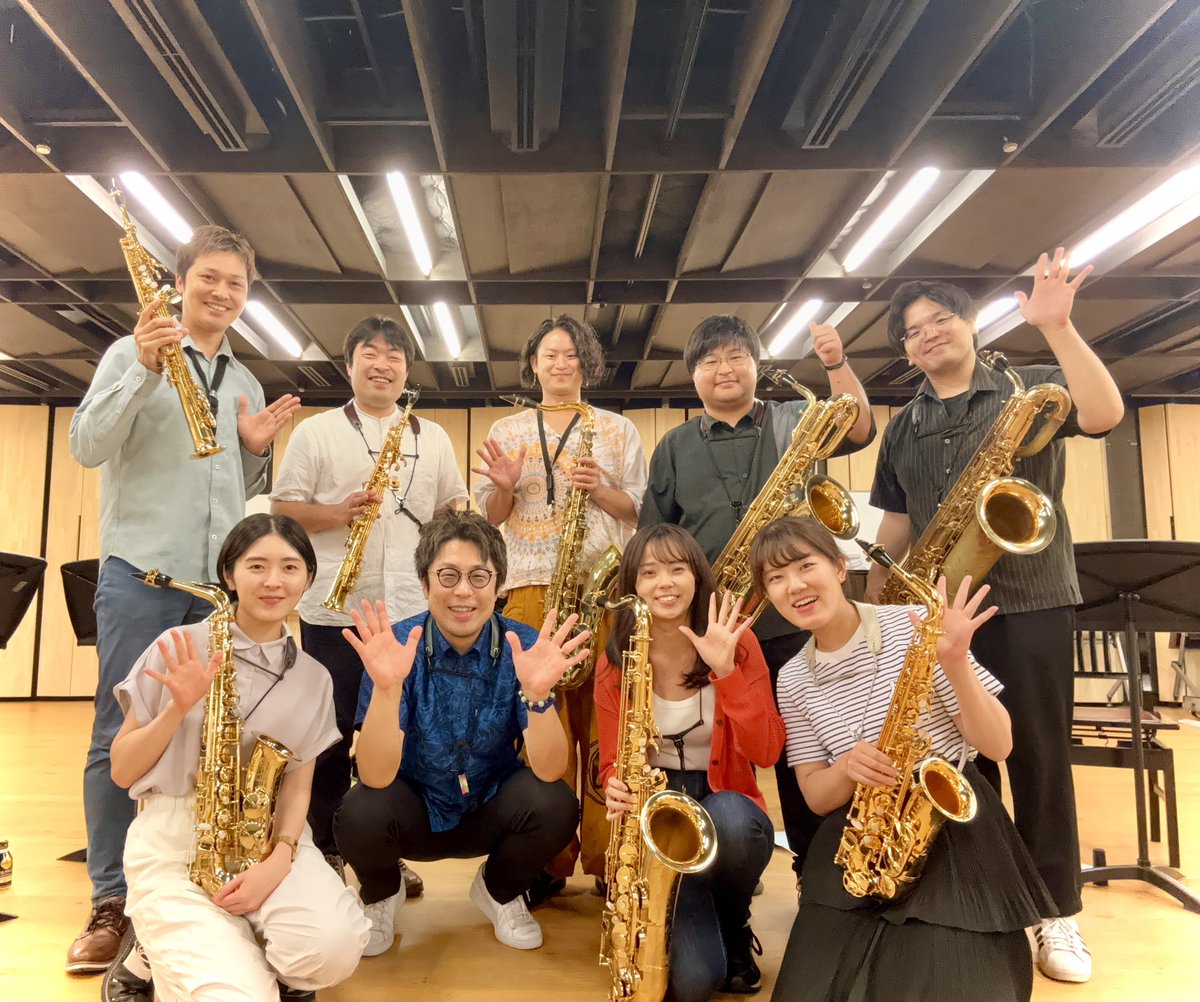 gensax80's tweet photo. 素晴らしい後輩と弟子たちに囲まれて、リサイタルの超特大級のプログラム初合わせ。
みんな愛おしいなぁ。サイコーだったぜ！ https://t.co/lxnC9DWoHp