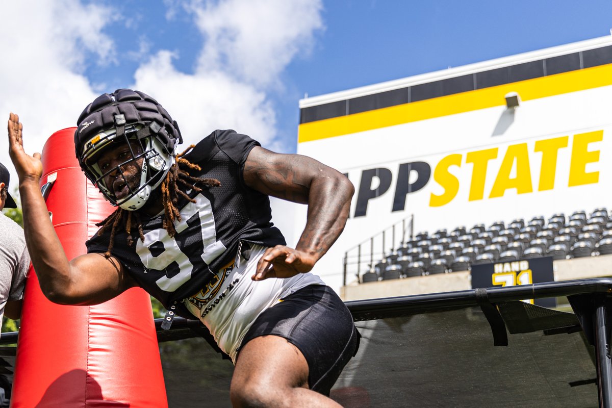 App State Athletics (@appstatesports) on Twitter photo ๐จ ๐ฃ๐ผ๐ฑ ๐๐น๐ฒ๐ฟ๐ ๐จ
In advance of Saturday's <a href="/AppState_FB/">App State Football</a> opener, we chat with 2024 captain <a href="/kevinnabrams/">Kevin Abrams-Verwayne</a> and learn about some new merch/concessions features from Director of Stadium Experience Eric Nartatez.
๐ป goapp.st/podcasts
๐ฒ goapp.st/BashPod
#GoApp ๐จ ๐ฃ๐ผ๐ฑ ๐๐น๐ฒ๐ฟ๐ ๐จ
In advance of Saturday's <a href="/AppState_FB/">App State Football</a> opener, we chat with 2024 captain <a href="/kevinnabrams/">Kevin Abrams-Verwayne</a> and learn about some new merch/concessions features from Director of Stadium Experience Eric Nartatez.
๐ป goapp.st/podcasts
๐ฒ goapp.st/BashPod
#GoApp
