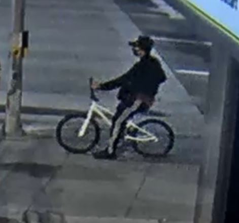 edmontonpolice's tweet photo. Police seek public’s assistance locating five suspects involved in robbery: The Edmonton Police Service (EPS) is seeking the public’s assistance locating five suspects who assaulted and robbed an individual earlier this week in central Edmonton. 

On… https://t.co/4ETbg3Ar2A https://t.co/A3pMwRD9an