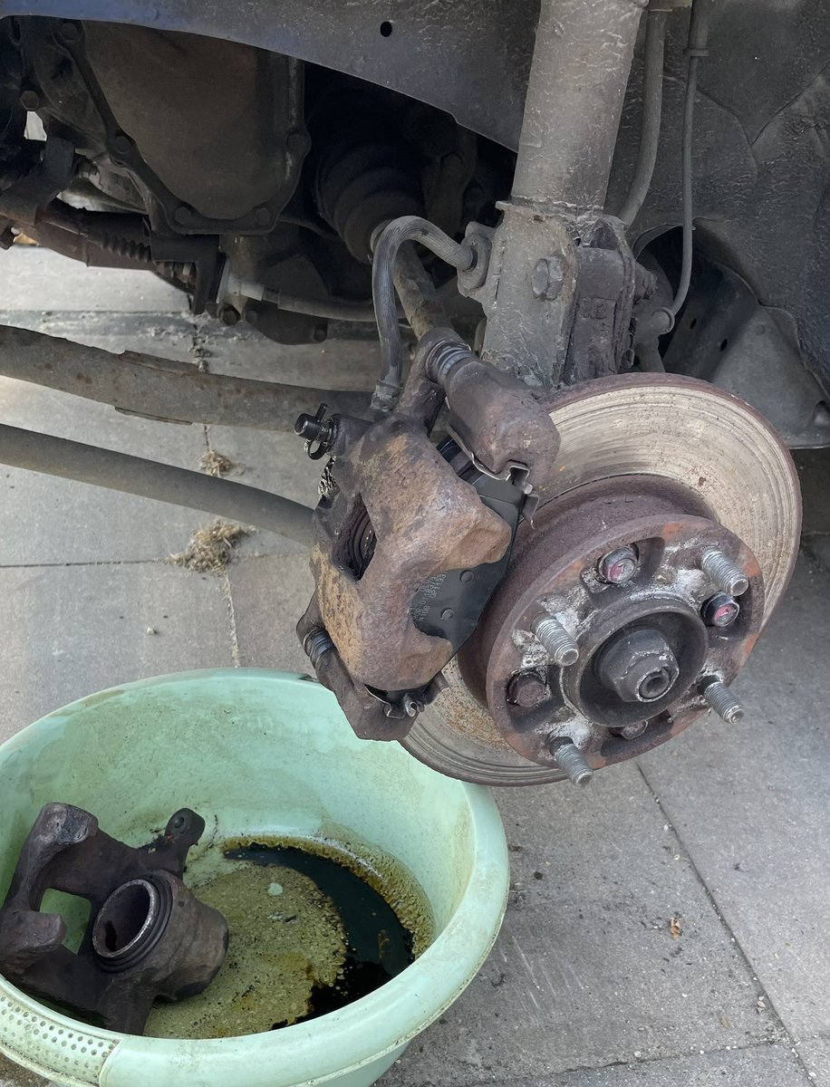 edwinveen's tweet image. Remblokken vernieuwd…. Andere remklauw gemonteerd…… Hij remt weer!!!! 👌👌#lekkerbezig #chevypower