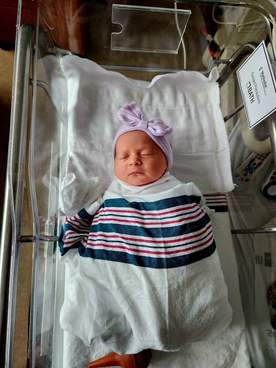 AaronRamon58's tweet photo. WELCOME TO THE WORLD PRESLEY LUX RAMON! Indescribable happiness! Mom and baby are doing great! Family complete ❤️😭❤️😭 https://t.co/8p0UzCmazh