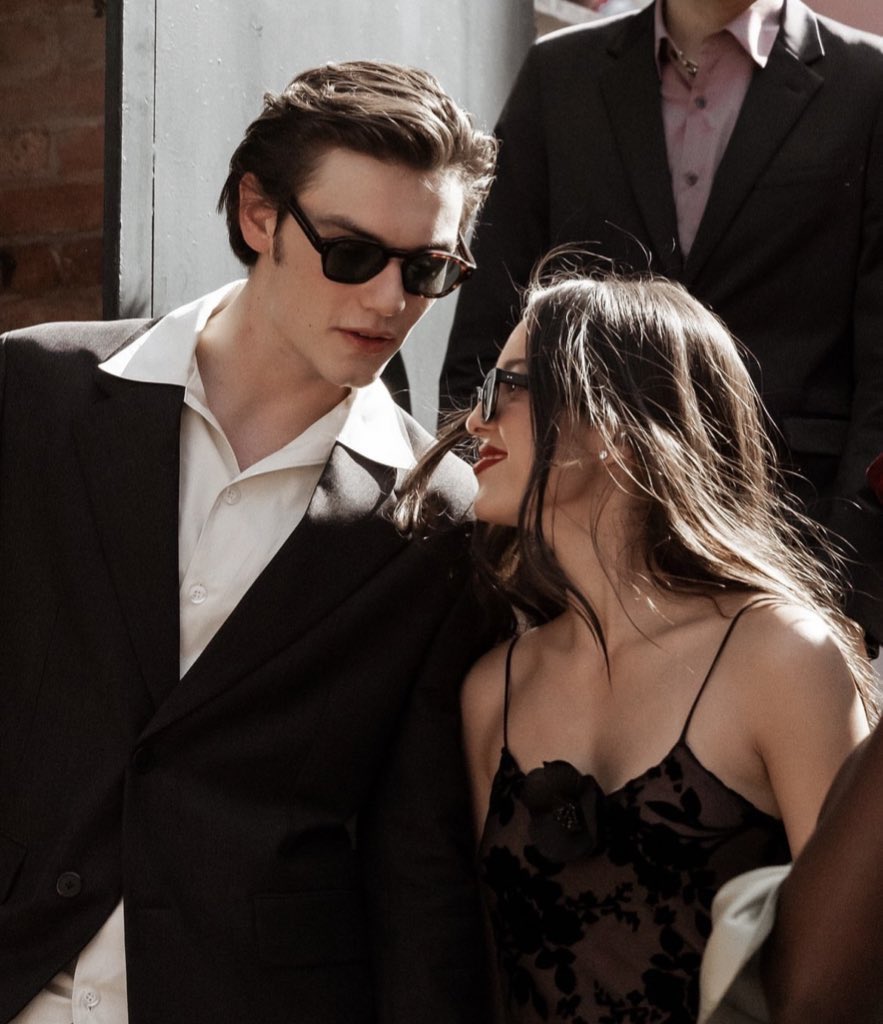 guitaroflacy's tweet photo. olivia rodrigo and louis partridge are so edward cullen and bella swan coded https://t.co/nbkhTfGhuJ