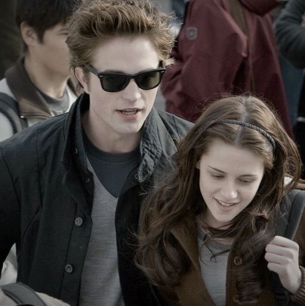 olivia rodrigo and louis partridge are so edward cullen and bella swan coded