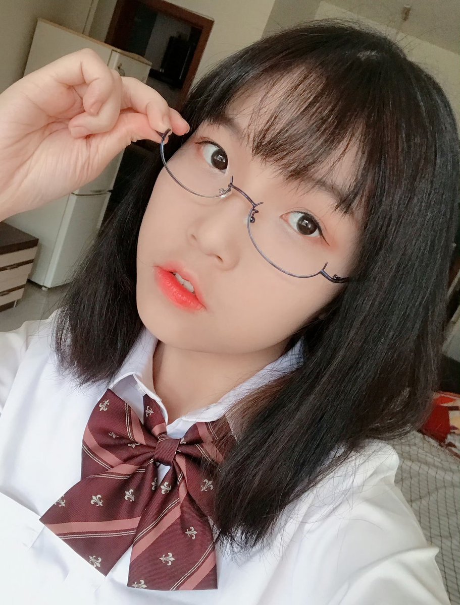 【网友投稿 No.1020】反差眼镜小姐姐 #眼镜娘 #眼镜妹 #投稿 #反差 #投稿曝光 #女友 #女友分享 #女友系列 #女同学 #女同事 https://t.co/B4naRxuJp7