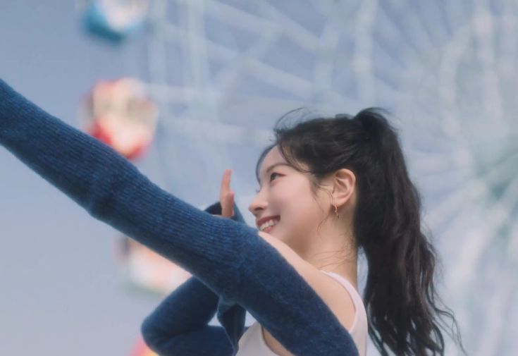 outrodhk's tweet photo. i love you more than any blue skies, dahyun https://t.co/0RC7dY56Yb