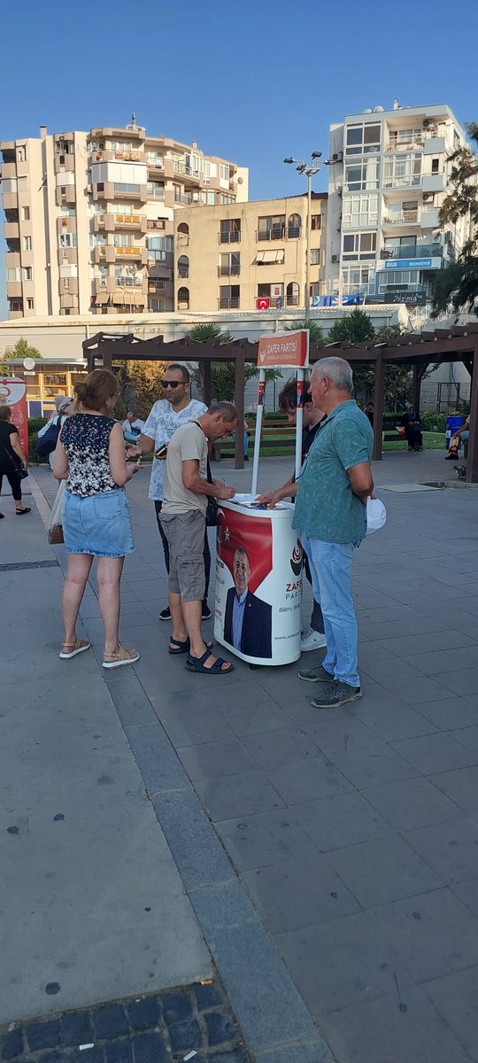 tolgagldiken1's tweet photo. Bugün Karabağlar yurttaşımıza Karabağlar'da kurulmak istenen mülteci hastahanesini anlattık Türk Milletinin haklarını sonuna kadar savunacak tek parti #ZaferPartisi 
@umitozdag @nasitbirguvi https://t.co/kG2FtBlWRx