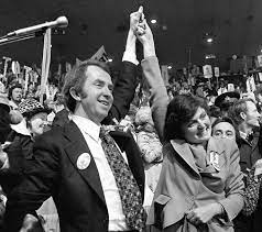 Many Canadians will remember the uproar caused by my mom @MaureenMcTeer's decision to keep her own name. I was too little to have any idea what was going on at the time, but it didn't take me long to realize that she - &amp; my father <a href="/RtHonJoeClark/">Rt. Hon. Joe Clark</a> - suffered intense criticism. 1/4