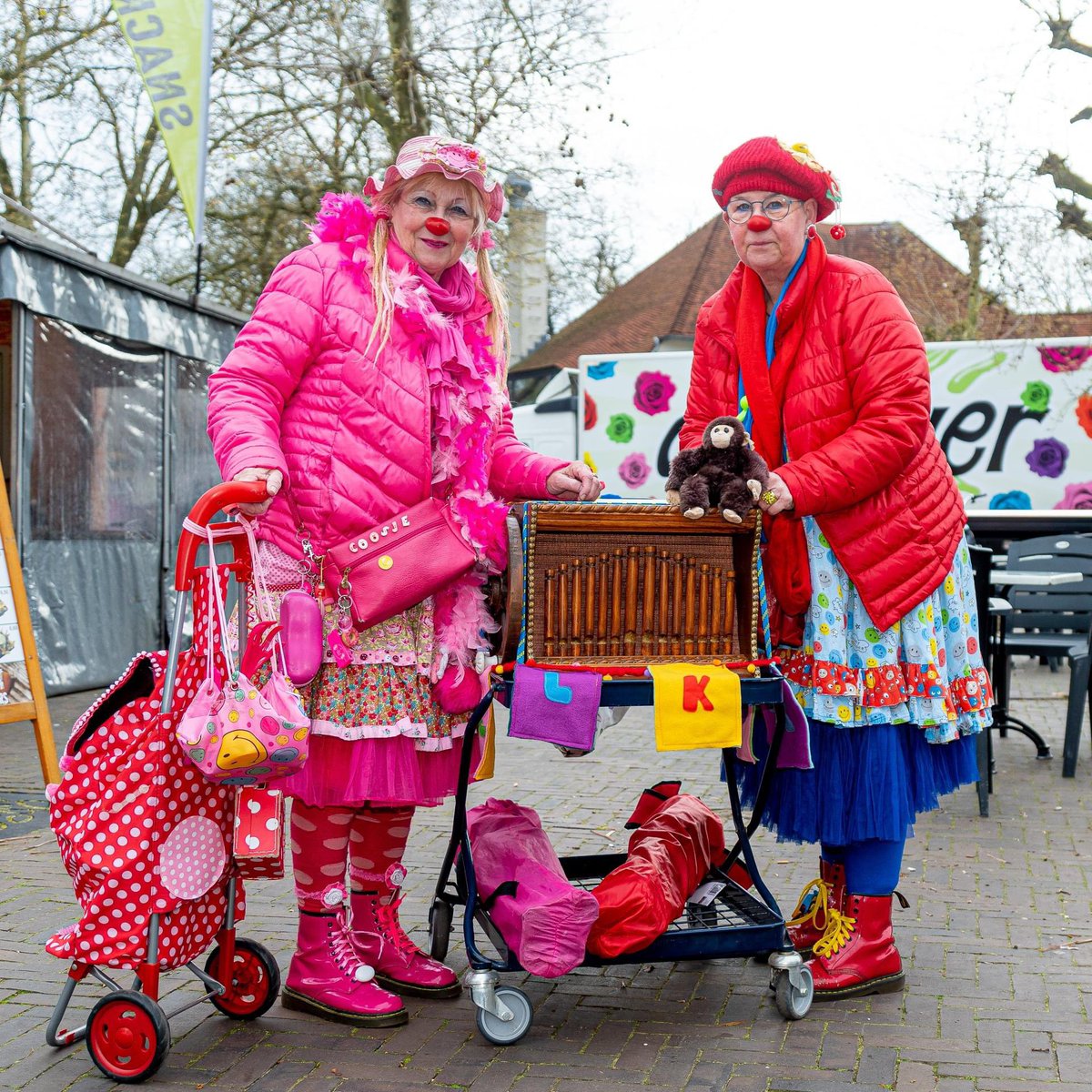 Vrijdag komen de contactclowns weer op de Markt in Emmen 👍 altijd een vrolijk en bijzonder moment.  

Welkom op de Warenmarkt in Emmen! 

08:00-14:00 uur 

#emmen #markt #drenthe #vakantie