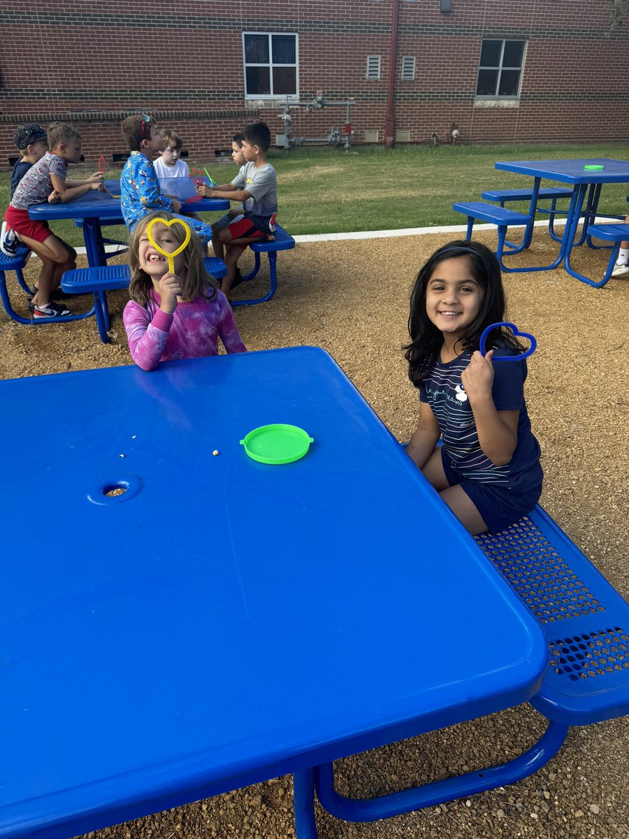 MrsHinz2nd's tweet image. We loved learning about the scientific method through our first bubble lab! Will bubbles keep the same shape as the bubble wand? What do you think? 🫧🧑‍🔬👩‍🔬