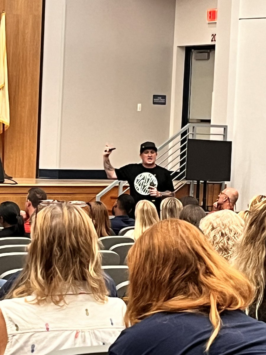 DunellenCurric's tweet image. This morning @DunellenPS kicked off the school year with @brewerhm. The energy and excitement filled the auditorium. We cannot wait to welcome our students on Tuesday! Cheers to the new year! #smalltownvibes #buildingrelationships #creativityandinnovation