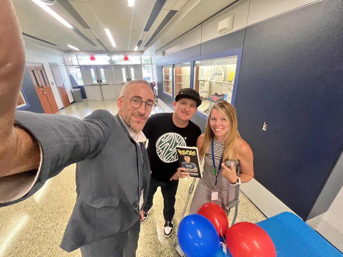 DunellenCurric's tweet image. This morning @DunellenPS kicked off the school year with @brewerhm. The energy and excitement filled the auditorium. We cannot wait to welcome our students on Tuesday! Cheers to the new year! #smalltownvibes #buildingrelationships #creativityandinnovation