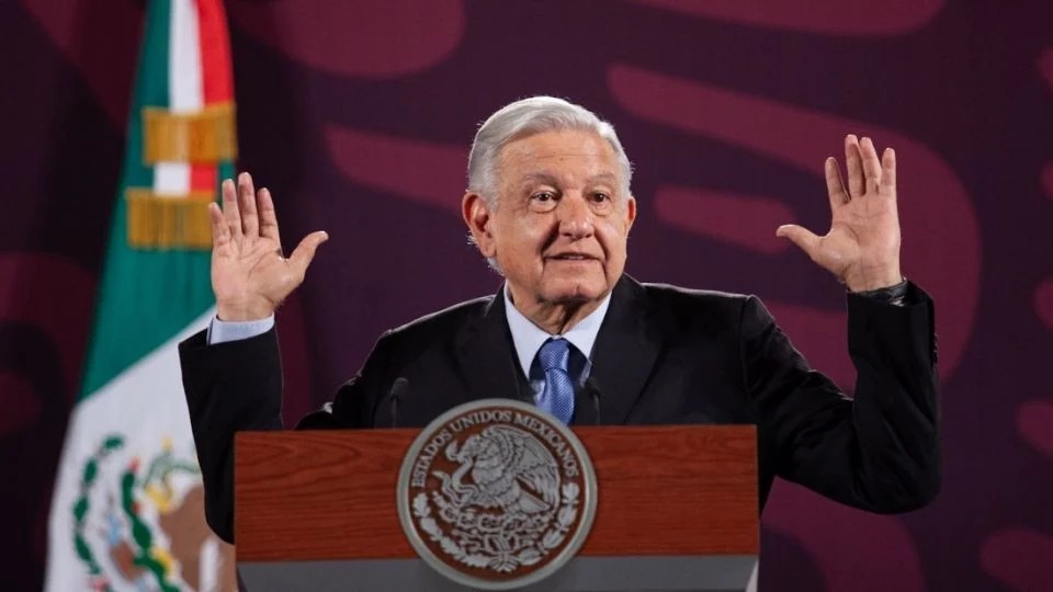 AMLO acusa a maestros de Derecho de la UNAM de influir en los estudiantes para protestar contra la reforma judicial: “Los están engañando”

Info: goo.su/EUXnzFQ
