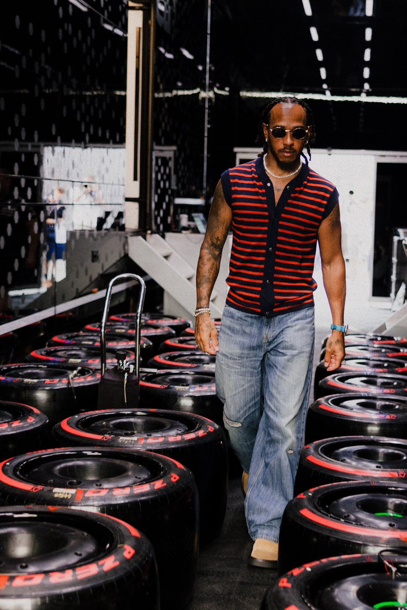 LewisHamilton's tweet photo. 🇮🇹! https://t.co/NNpT9NFUjK