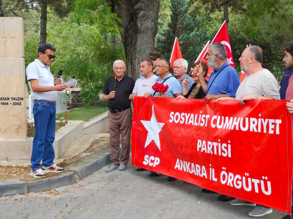 On bin yıl sonra Hasan Yalçın

Hasan Yalçın’ı yirmi iki yıl sonra aynı heyecan, sevgi, saygı ve özlemle anıyorsak yaşamaya devam ediyor demektir.

Hasan Yalçın’ı tanıyan, anılar biriktiren bizlerde, yaşamın doğal akışı sonucu bir zaman sonra olmayacağız. Artık Hasan Yalçın ile
