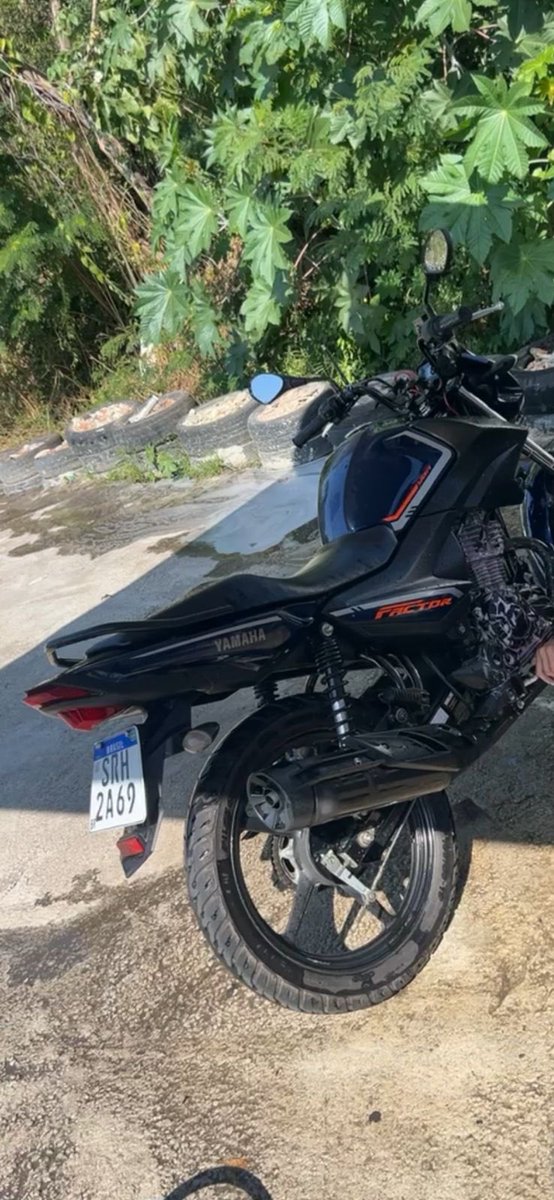 Doiskbjj's tweet photo. Boa tarde rapaziada roubaram minha moto aq na Curicica Jacarepagua campo do 15, em frente a minha casa rua professor Darcy Ribeiro 38, Moto de trabalho família por favor me ajudem compartilhando 😭😭😭😭😭😭😭😭😭😭😭😭..
 PLAAAACAAA DA MOTO  ( SRH2A69 ) https://t.co/rMrOmyu3Sg