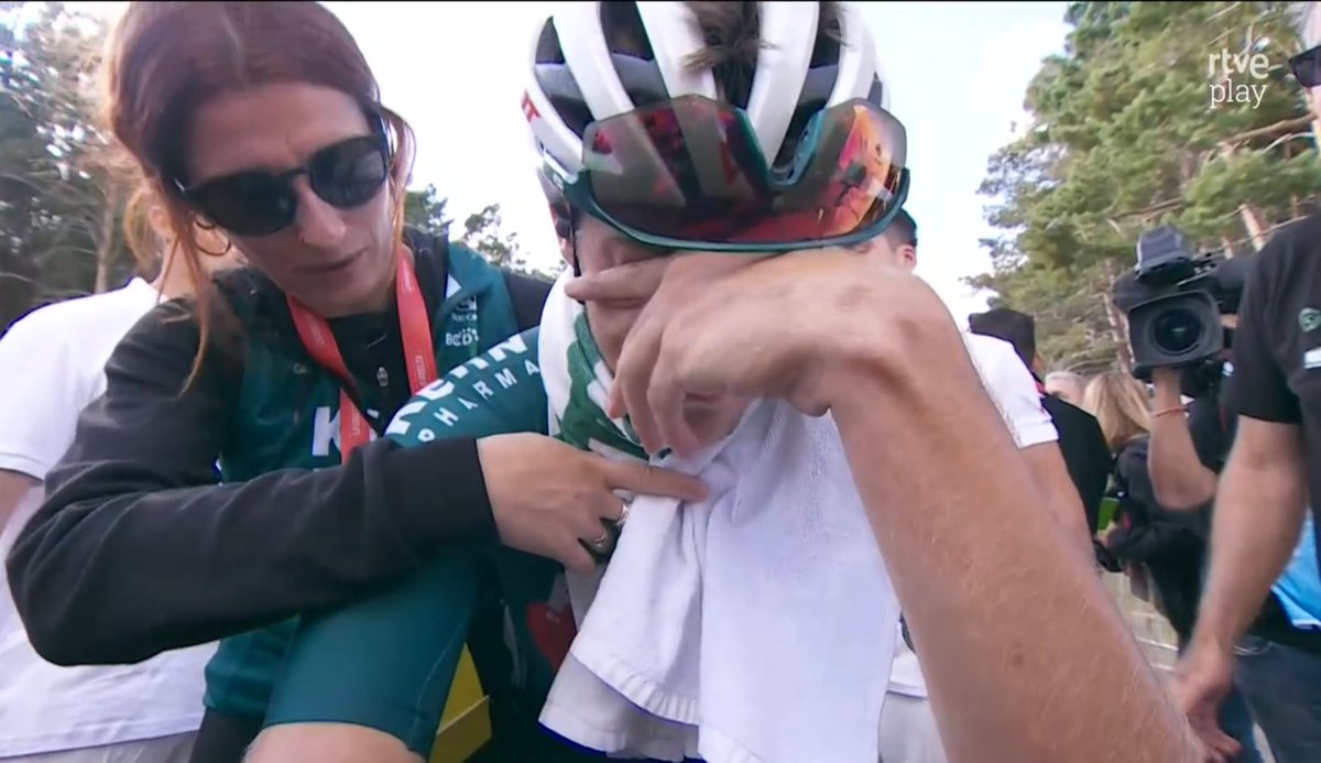 🇪🇦 #LaVuelta24

¡Victoria para 🇪🇦 Pablo Castrillo (EKP) en la etapa 12!

Se lo merece el equipo <a href="/EqKernPharma/">Equipo Kern Pharma</a> vuelta de 10.

👏🏻👏🏻👏🏻👏🏻👏🏻

Además hoy que era un día triste por el fallecimiento de Manolo Azcona, que mejor regalo!!

Enhorabuena equipo!!