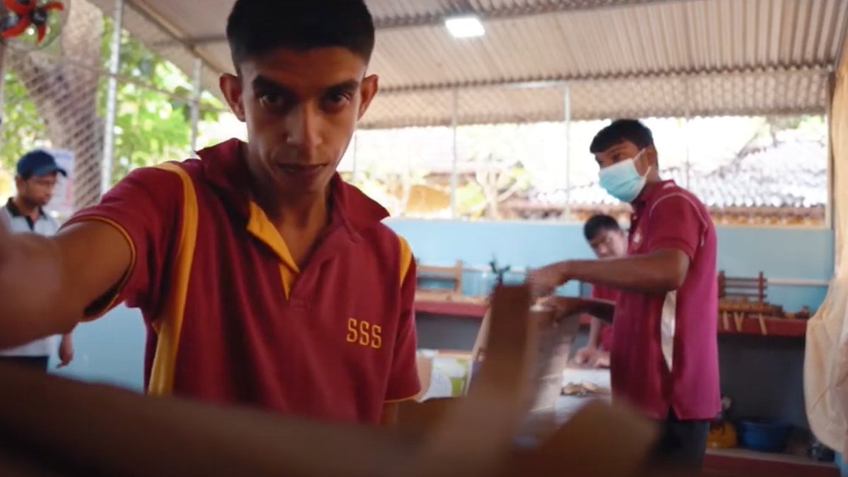 HelpLocalwith's tweet image. We zijn vanaf het begin trots op onze samenwerking met de Friendship Foundation in Sri Lanka! 🌟 

youtube.com/watch?v=bgoFgm…

helplocalwithlove.shop

#Samenwerking #FriendshipFoundation #SriLanka #Handgemaakt #Zelfvoorzienend #DuurzaamShoppen #ShopLokaal #HelpLocalwithLove