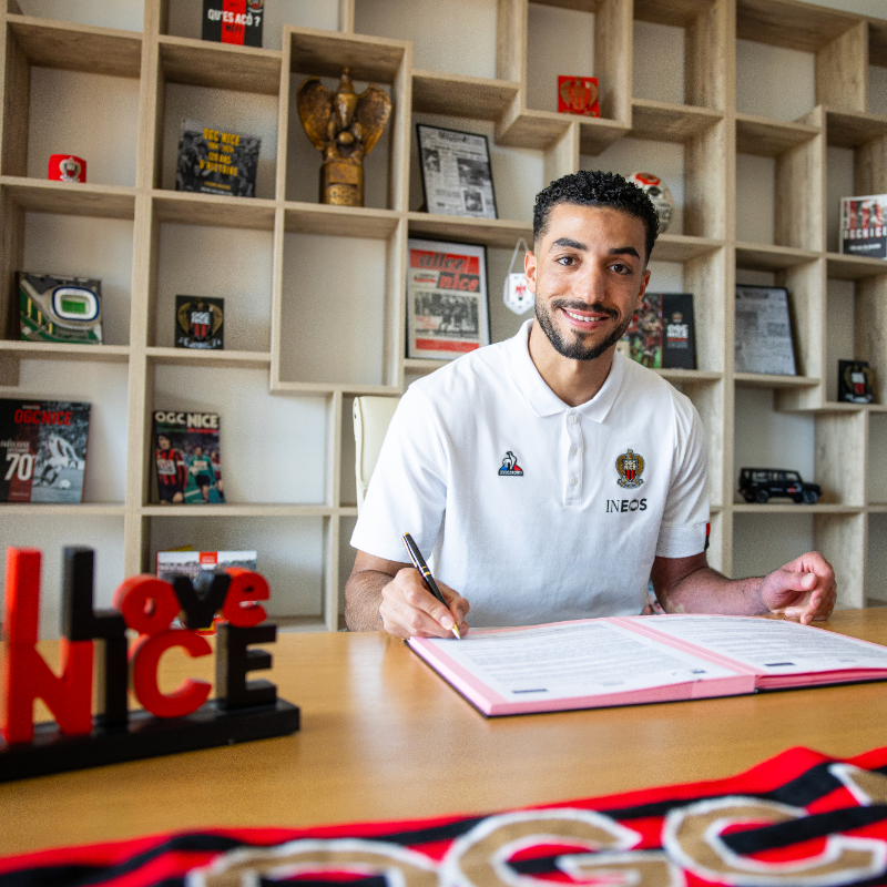 ogcnice's tweet photo. - "𝑾𝒉𝒆𝒓𝒆 𝒊𝒔 𝑴𝒐𝒉𝒂𝒎𝒆𝒅 𝑨𝒃𝒅𝒆𝒍𝒎𝒐𝒏𝒆𝒎 ???"

Ici. 🦅

L'OGC Nice est heureux d'annoncer la signature de l'international égyptien 🇪🇬 en provenance d'@AlAhly. Le défenseur de 25 ans s'est engagé jusqu'en 2028 ⤵