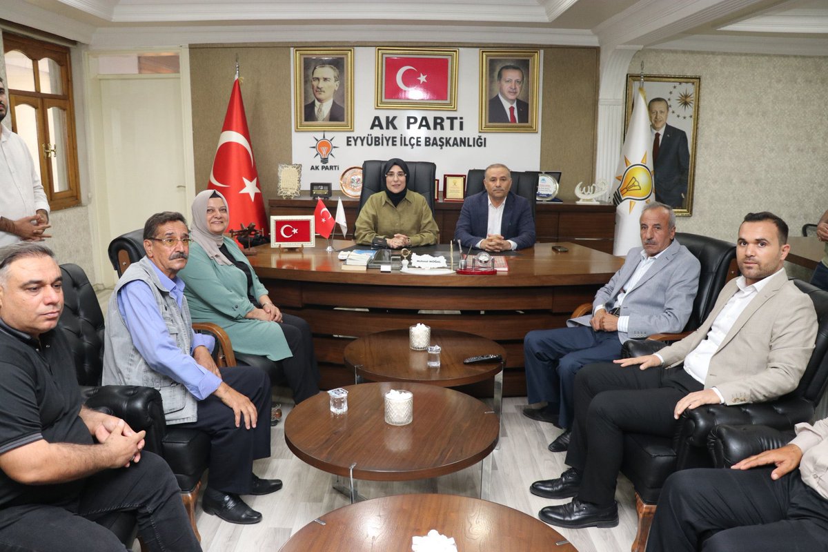mehmetmogal63's tweet photo. Ak Parti Şanlıurfa Milletvekilimiz @CYAZMAC bizleri #Halkınevi ilçe başkanlığımızda ziyaret ettiler.

Nazik ziyaretlerinden dolayı kendilerine teşekkür ederim.

@RTErdogan @erkankandemir @milhamigunbegi https://t.co/RD6xwp7bNU