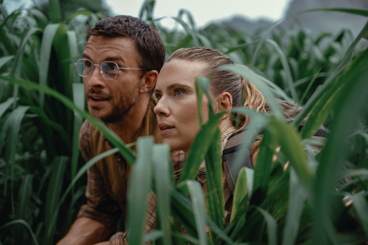 First look at Jonathan Bailey and Scarlett Johansson in ‘JURASSIC WORLD: REBIRTH’