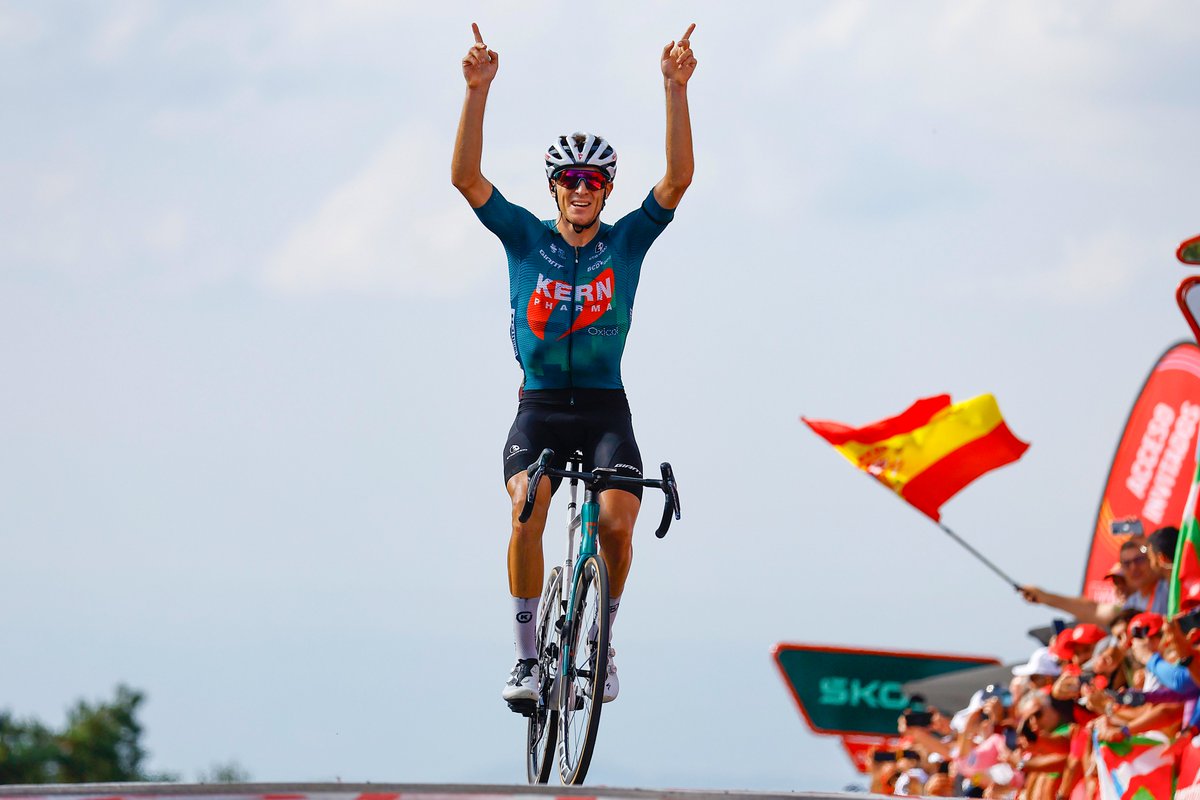 La Vuelta (@lavuelta) on Twitter photo 🕊️ 𝙋𝙊𝙍 𝙈𝘼𝙉𝙊𝙇𝙊
💫 Pablo Castrillo takes the victory at the summit of Estación de Montaña de Manzaneda on an emotional day for <a href="/EqKernPharma/">Equipo Kern Pharma</a>
Pablo Castrillo consigue la victoria en Estación de Montaña de Manzaneda.
#LaVuelta24 📸 <a href="/SprintCycling/">SprintCycling</a> 🕊️ 𝙋𝙊𝙍 𝙈𝘼𝙉𝙊𝙇𝙊
💫 Pablo Castrillo takes the victory at the summit of Estación de Montaña de Manzaneda on an emotional day for <a href="/EqKernPharma/">Equipo Kern Pharma</a>
Pablo Castrillo consigue la victoria en Estación de Montaña de Manzaneda.
#LaVuelta24 📸 <a href="/SprintCycling/">SprintCycling</a>