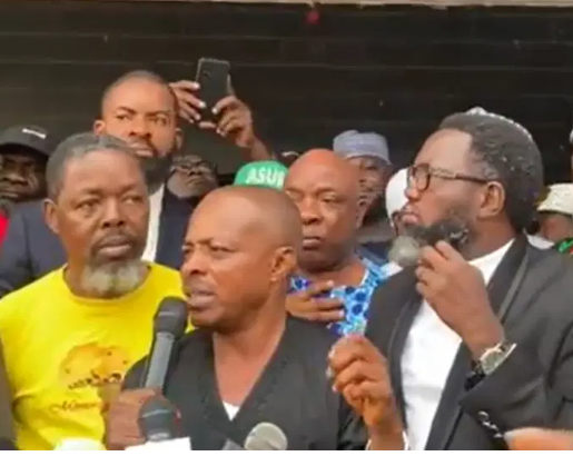 HotlineMagazine's tweet photo. After being questioned by police, NLC's Ajaero declares, "We can't be intimidated."

visit👇👇
https://t.co/A7ZXDmAMz2 https://t.co/MzqRrADXD6