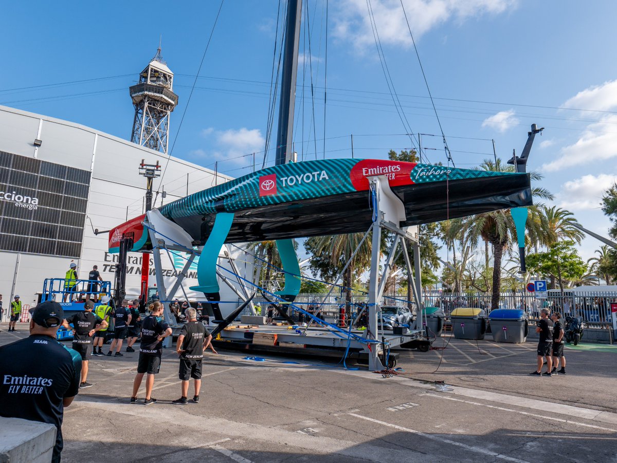 EmiratesTeamNZ's tweet photo. Statement from Emirates Team New Zealand:

While retrieving the AC75 from sailing today the crane failed while lifting onto its cradle and landed heavily.
All team members are safe.
The extent of the damage will have to be assessed as soon as possible. https://t.co/cbDEoqaPx9