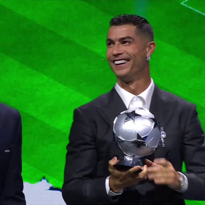 🚨 Cristiano Ronaldo é premiado como o maior artilheiro de todos os tempos da Champions League.

140 gols. O maior de todos! 👑🐐