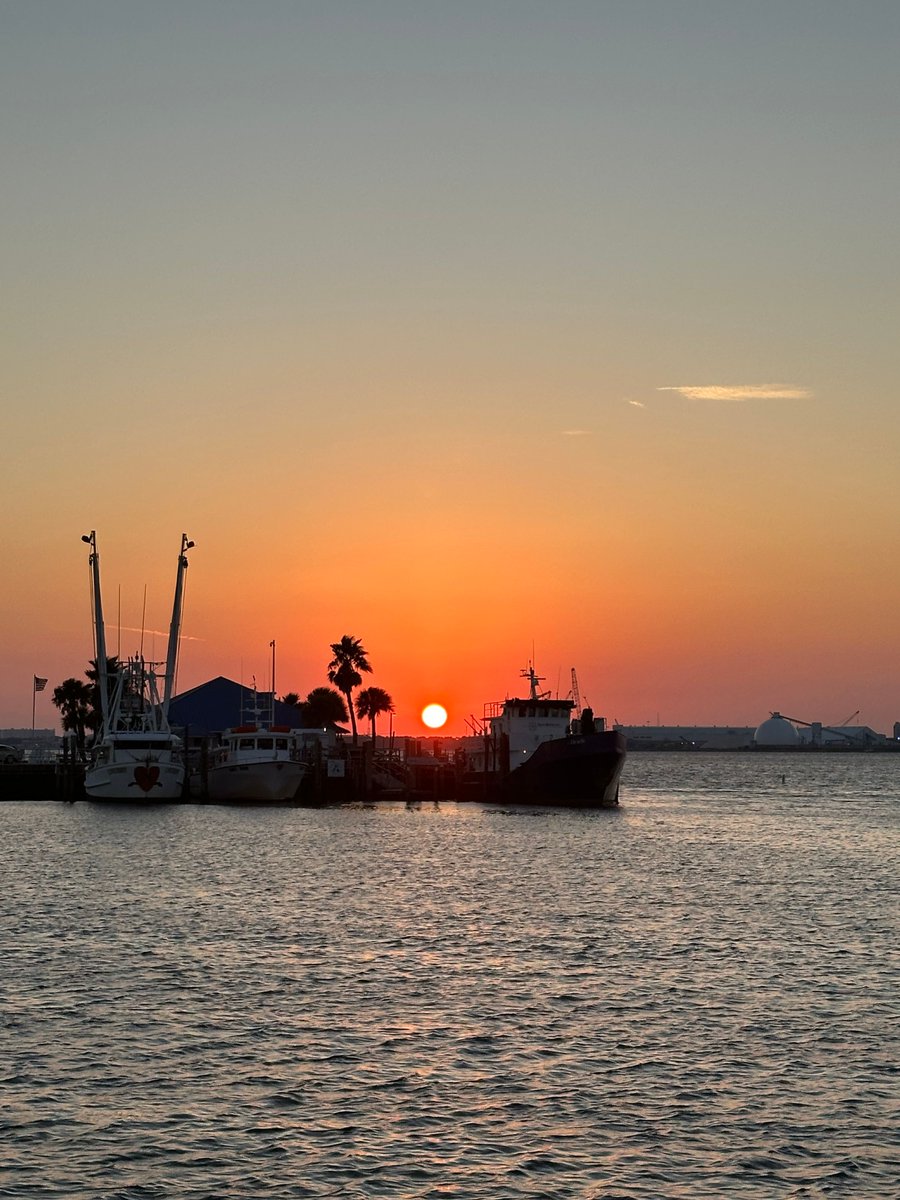 Golden hour bliss at Historic St. Andrews. Every sunset paints a new story in the sky. 🌅

#LovePC #KeepStAndrewsSalty #DestinationPanamaCity
