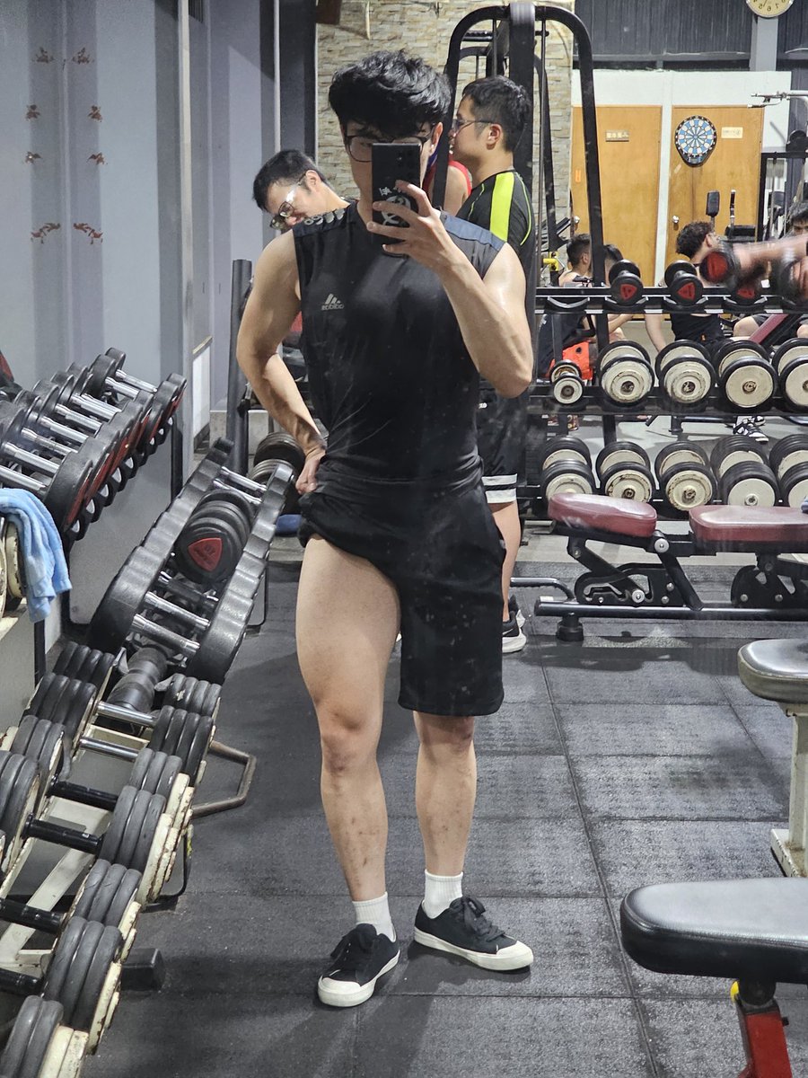 yenn_sheng's tweet photo. Leg day!!
#gym #workout #fitness #bodybuilding #posing #leg #quads https://t.co/FWUCVRzeCb